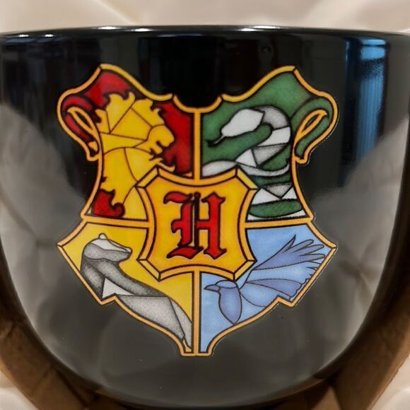 Harry Potter Stained-Glass Hogwarts School Crest Ramen Bowl with Chopsticks NWT - Picture 3 of 6